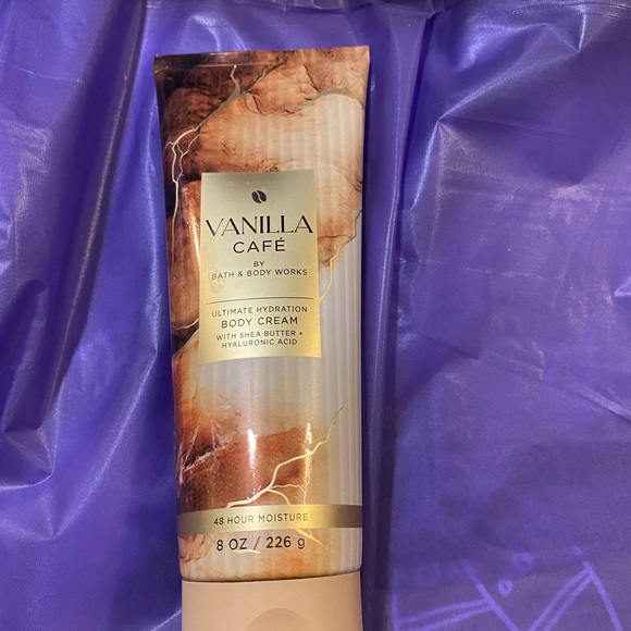 Bath & Body Works Other - Bath & Body Works Vanilla Café Ultimate Hydration Body Cream - Brown & Gold